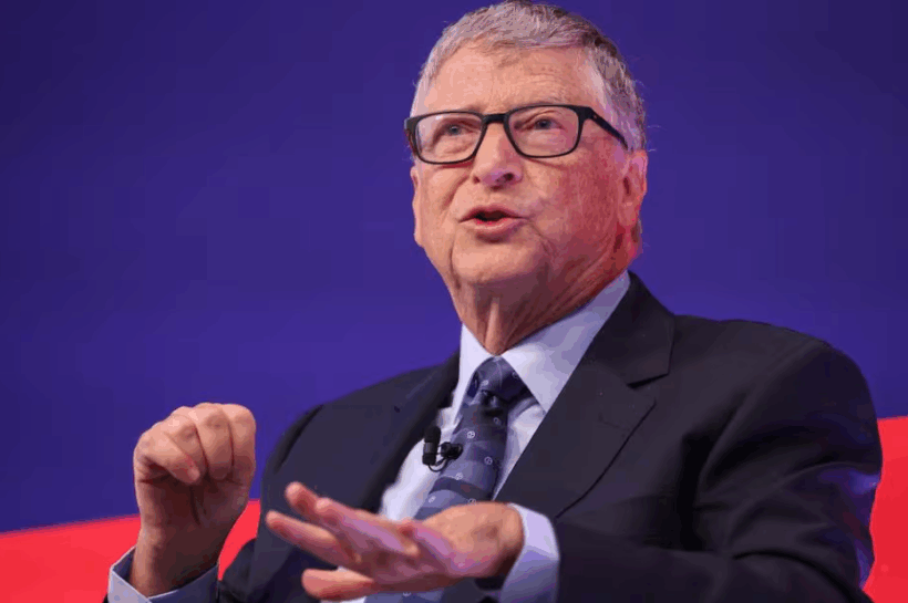 Bill Gates advierte sobre riesgos de la IA y propone organismo internacional para su regulación