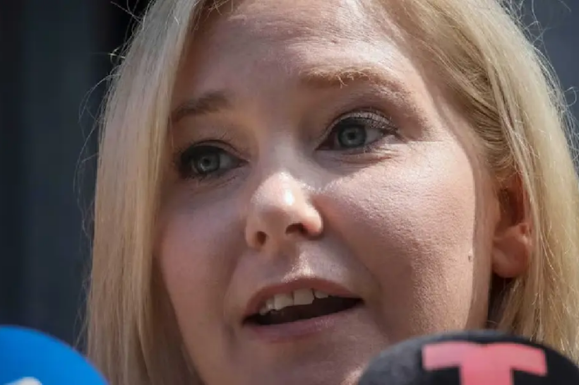 Mujer que acusó a Jeffrey Epstein y al Príncipe Andrés sufrió un aparatoso accidente