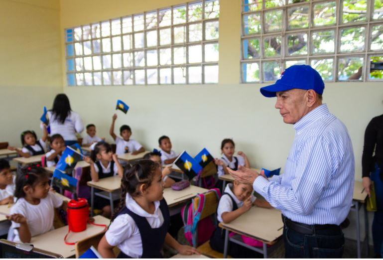 Rosales inauguró la Escuela "Dr. Pedro Luengo” y el Ambulatorio Santa Cruz de Mara