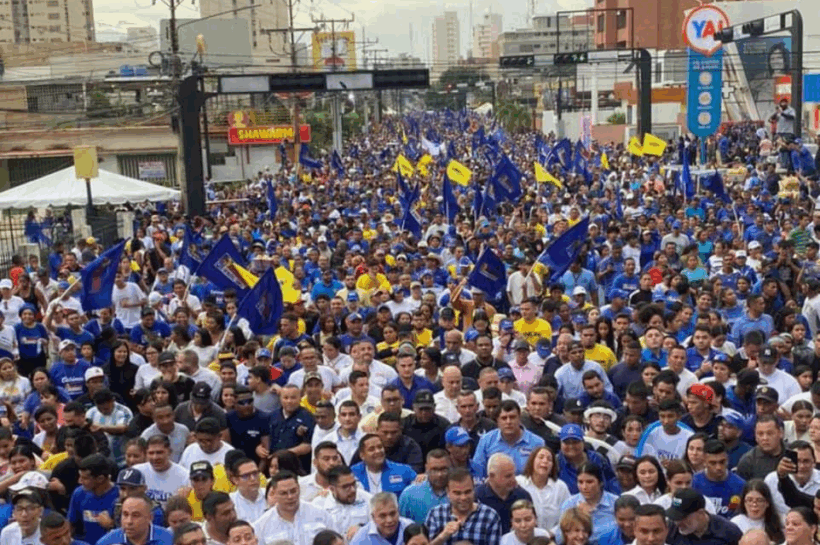 Maracaibo se moviliza en respaldo a Manuel Rosales en su cierre de campaña electoral