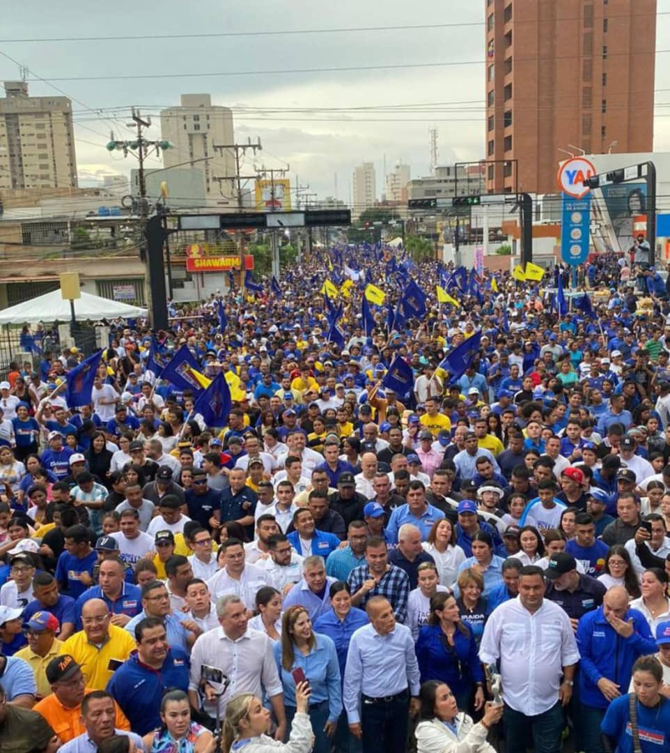 Maracaibo se moviliza en respaldo a Manuel Rosales en su cierre de campaña electoral
