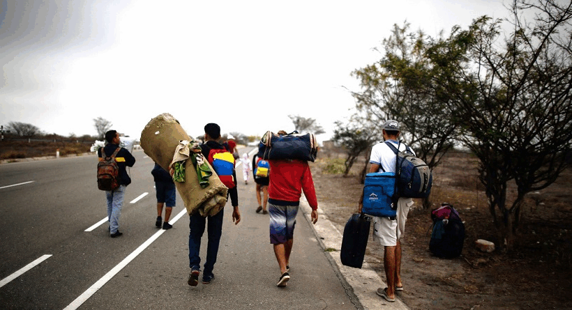 3,7 millones de venezolanos han decidido o contemplan migrar al exterior, según Delphos