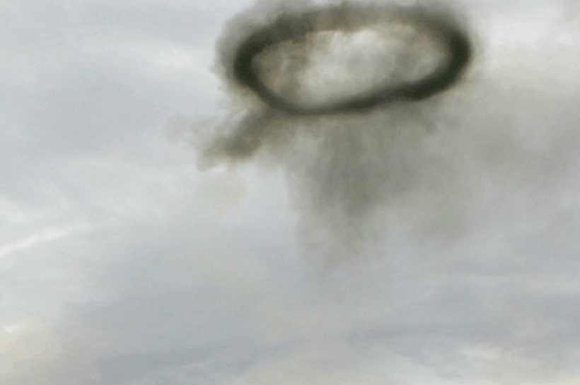 Anillo de humo negro