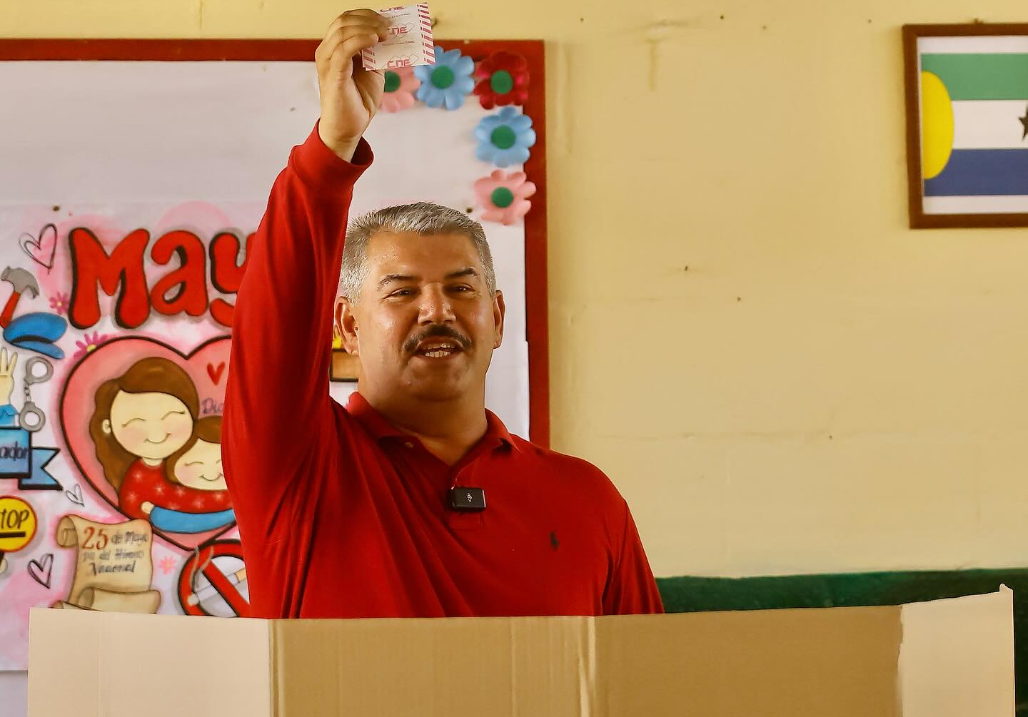 Caldera votó en Mara y pidió respaldo ciudadano en jornada democrática