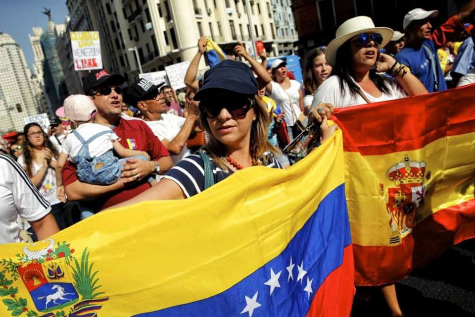 Venezolanos entre los que más impulsan el crecimiento poblacional de España en 2025