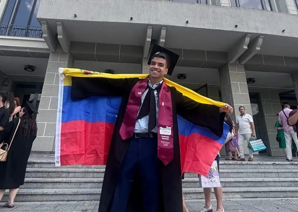 Venezolano Juan Pablo Barrios es el mejor graduando de prestigiosa universidad en Rumanía