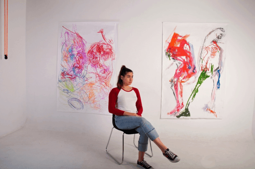 Artista venezolana Rossi Aguilar revoluciona la impresión artística con papel nanotecnológico ecológico