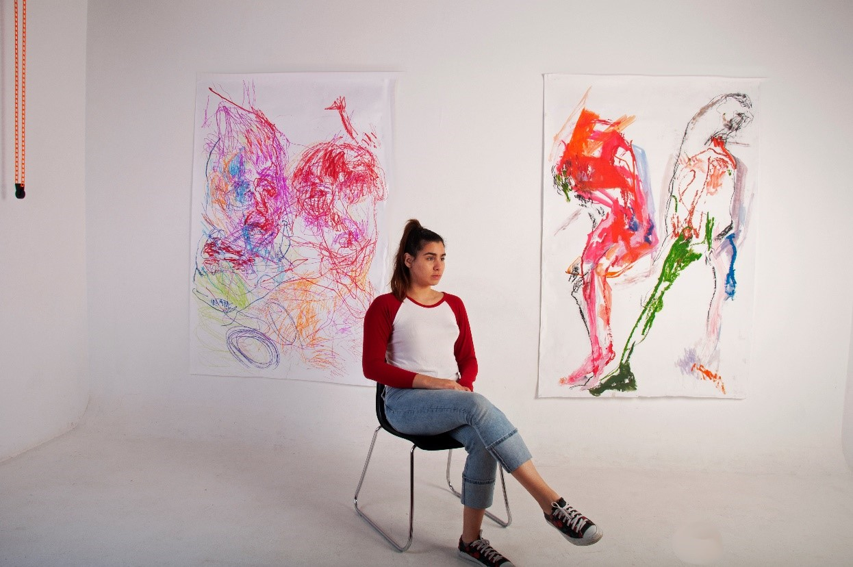Artista venezolana Rossi Aguilar revoluciona la impresión artística con papel nanotecnológico ecológico