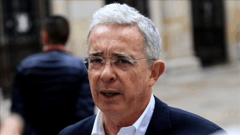 Álvaro Uribe condenado por dos delitos y pagará pena de cárcel