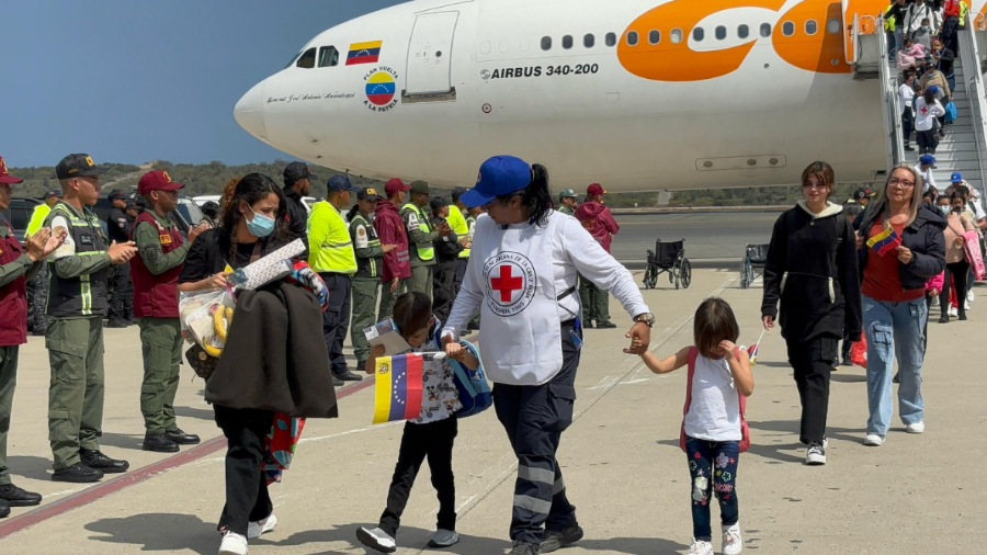 Venezuela recibe a 324 migrantes repatriados desde México como parte del Plan Vuelta a la Patria