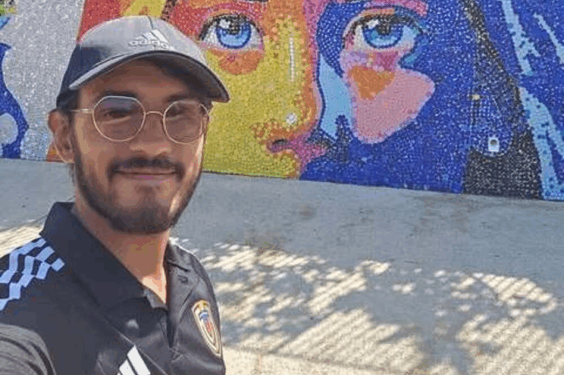 Venezolano Óscar Olivares crea el mural de tapas más grande de Europa en Italia