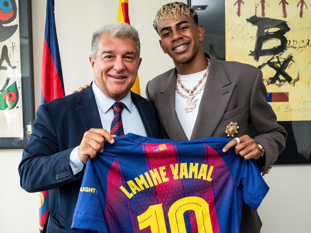 Lamine Yamal firma con el Barcelona hasta 2031 y hereda la legendaria camiseta '10'