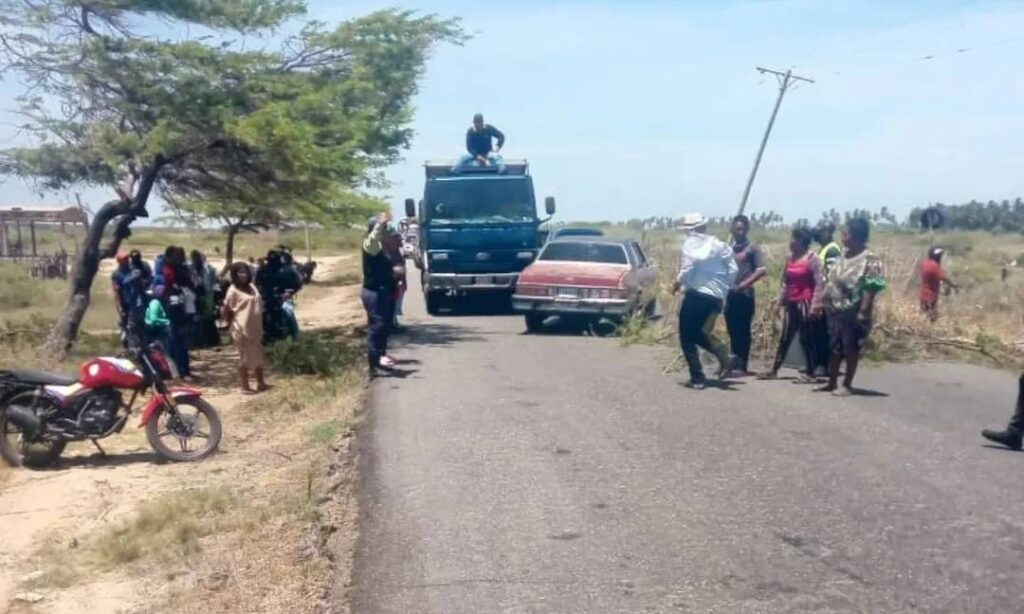 Protesta en la Troncal del Caribe: vecinos de Los Mochos exigen transformador eléctrico