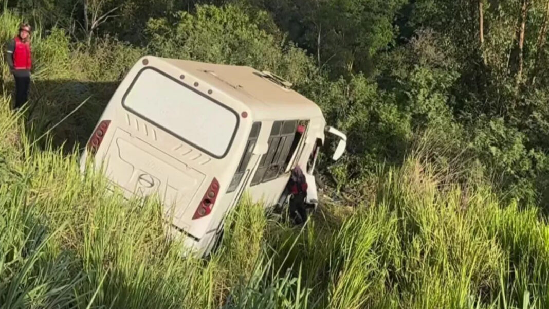 Accidente en la bajada de Tazón deja 29 heridos tras fallas en autobús de la GNB