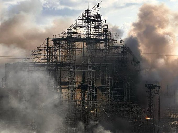 Tomorrowland 2025 trabaja a contrarreloj tras el incendio de su escenario principal