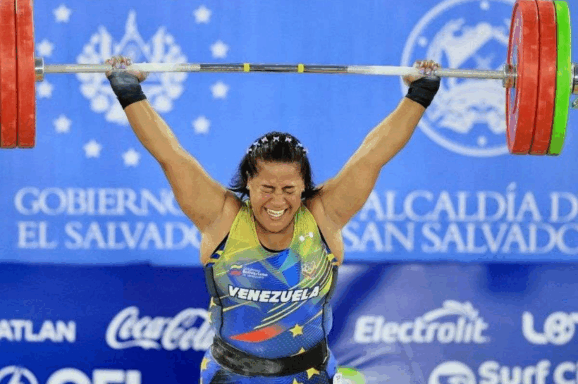 Dayana Chirinos conquista triple podio en el Panamericano de Pesas Cali 2025