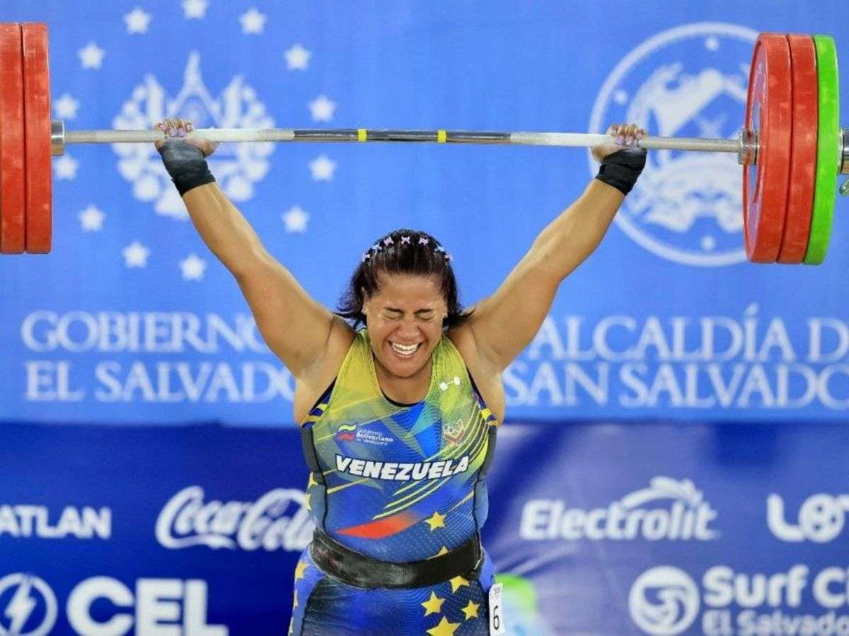 Dayana Chirinos conquista triple podio en el Panamericano de Pesas Cali 2025