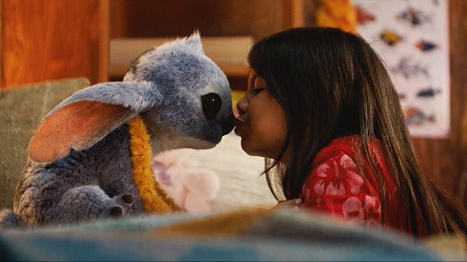 'Lilo y Stitch' supera la barrera de los mil millones de dólares en la taquilla