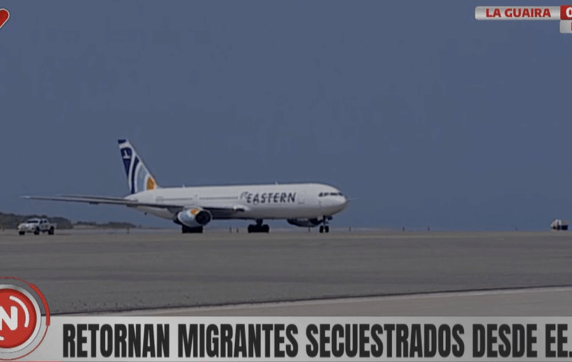 Más de 250 migrantes venezolanos regresan al país desde EE.UU. en vuelo humanitario